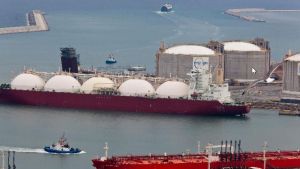 España contiene la fuga de barcos cargados con gas natural hacia otros países que pagan más pese a la escalada de precios