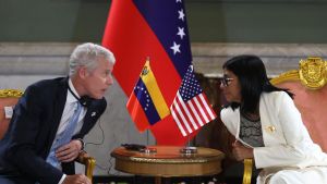 Trump e Delcy Rodriguez fanno affari sul petrolio. Ma in Venezuela non c'è traccia di transizione democratica