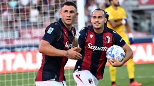 Rossoblù, più nervi che gioco. Theate, un ritorno molto faticoso. Alhassane flop, Miranda pennella. Bernardeschi nel bene e nel male