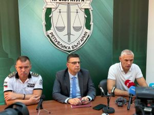 Прокуратурата и МВР определиха спипаната наркопратка край Ченгенето за 