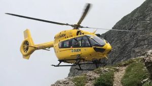 Sbaglia sentiero e ruzzola tra i salti di roccia: soccorso a tarda notte