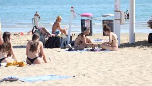 Settembre da record, a Jesolo spiagge e alberghi pieni: «Cambiamo il calendario scolastico»