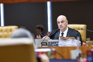Alexandre de Moraes enrascado