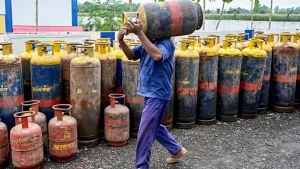 LPG booking rule changed: Customers can now book next cylinder after 25 days