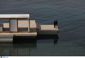 Μισθολογική διαφάνεια: Ο νόμος που φτάνει στον τουρισμό πριν τη σεζόν του 2027
