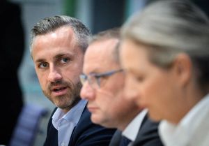 « Un résultat spectaculaire », « la démocratie en action »… Quand l’internationale brune célèbre le succès de l’AfD en Saxe-Anhalt