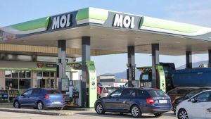 Carburanti, rincari record in Slovenia: il diesel aumenta di 13 centesimi da martedì