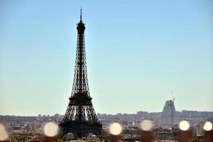 Des femmes priées de quitter leur poste, d’autres remplacées par des hommes : pourquoi les salariés de la Tour Eiffel sont en grève ?