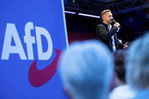 Partido nazistóide AfD se fortalece em país que apoia regime com tintes nazistas na Ucrânia