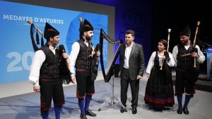 Distinciones a quince referentes de la cultura, el deporte, la política y la sociedad asturianos: la gala de entrega de las medallas y nombramiento de hijos predilectos y adoptivos regresa al auditorio de Oviedo
