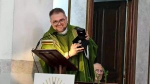 Emmanuel González, nuevo párroco de La Asunción-San Juan XXIII, en Gijón: 