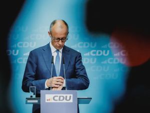 Friedrich Merz, affaibli à Berlin, mais plus dur à Bruxelles