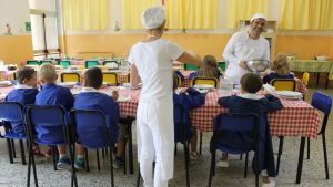 Mense a scuola, stangata a Conegliano: fino a un euro in più per pasto