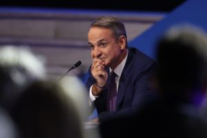 Ο «κουμπαράς» των λίγων, που θα διαλύσει την κοινωνία