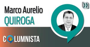 Un carro por un árbol