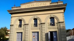 A Bucine il “Teatro a tavola”: cena, teatro e solidarietà per sostenere la rassegna “Risate d’autunno”