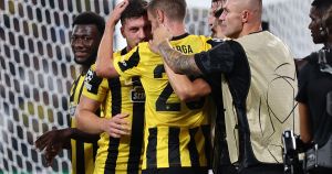 Στην έδρα της «πετάει»