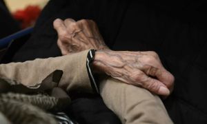Življenje vse daljše, a kako zdrava so v Sloveniji pozna leta?