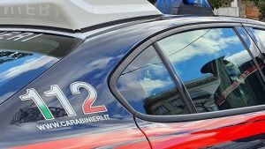 Paura a Rozzano, spari a pochi metri dalla scuola di via Lilà: cinque giovani in fuga /