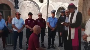 Da Fano a Monte Sant’Angelo, 530 chilometri a piedi per portare un messaggio di pace