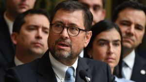 Lo que hay detrás de la interpelación a Pérez Mackenna y las críticas a su gestión