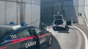 Contromano nel sottopasso di Zoppola: ciclomotore finisce contro un’auto