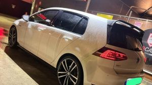 Hasta cuatro estafados en Asturias en la venta de vehículos: un grupo de bilbaínos se lleva los coches, pero no hace efectivas las transferencias y falsifica los papeles para revenderlos