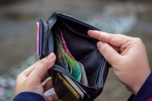 Economic plan has drained salaries more than official data shows