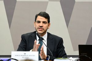 Jorge Messias precisa decidir que lado está
