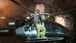 Lo sbarco di A$ap Rocky (Mr Rihanna) a San Siro. L’amore, i tre figli, le radici a Barbados: “Noi, così simili che ci ridiamo su”