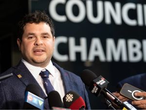 Bell: Riled up Farkas, Calgary city hall want Smith UCP to spank tax fighter councillor