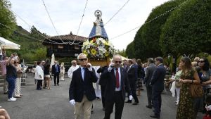 El Centro Asturiano de Oviedo vive un Día de Asturias multitudinario pese a la lluvia: 