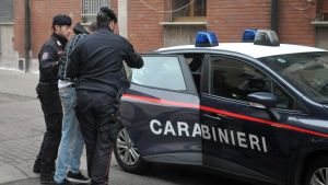 Causò un incidente ( mentre era alla messa in prova) e fuggì nei campi: pirata della strada in cella