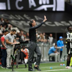 Galo encara o Santos para chegar à semi da Sula