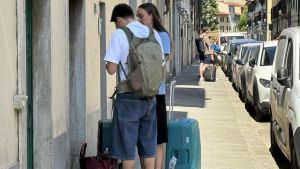 Affitti brevi, giro di vite dell’Europa. Stop ai B&b nelle ‘aree sotto stress’. E anche Bologna rischia la stretta