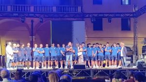 La Centese sfila in piazza. Squadra pronta al debutto. Resta il nodo degli impianti