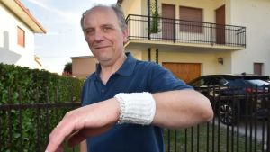 Prova a vendere la collana strappata al sessantenne: preso dal commissariato