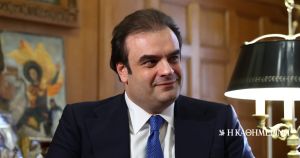 Κυριάκος Πιερρακάκης: Αυχένες
