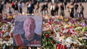 Funeral de Harald V de Noruega: Marius Borg acude con su madre, la reina Mette-Marit, el rey Haakon y sus medio hermanos