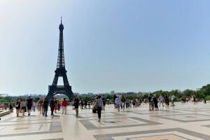 Tourisme: pourquoi la France doit changer de stratégie et arrêter de miser sur la clientèle internationale lointaine
