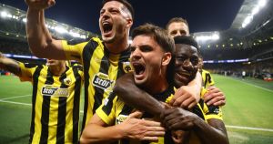 Στα αστέρια πάμε, άνοιξε τα φτερά σου πετάμε…