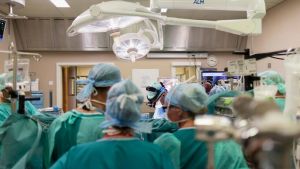 Chirurgie de réassignation: la Suisse a un problème de qualité, Genève vient de l’écrire noir sur blanc