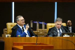 Dino usa força moral para repor Andrei no comando da PF e dar peteleco em Mendonça