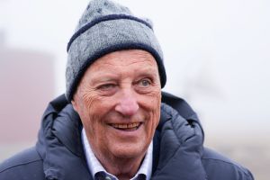 Hva tenkte han på, da han sto der ved vinduet?