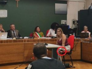 Martina Carbonaro, la mamma in aula con