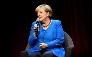 Kohl e Merkel piscaram à esquerda e a AfD agradeceu