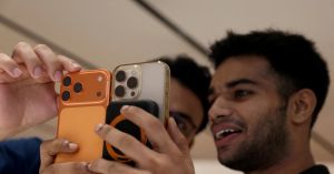 Apple eyes way to cash in on maturing iPhone users