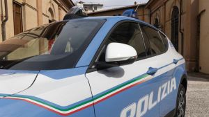 Rapina al Mc Donald, in due arrestati dalla polizia. Traditi dall’auto utilizzata per la fuga