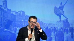 Salvini a parole: promette associazioni, ma vuole purgare dopo Pontida