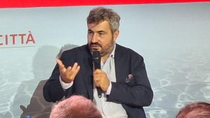 Il vigile-regista a Venezia, applausi per il nuovo corto di Antonio Castaldo. Dalla divisa al “ciak si gira”